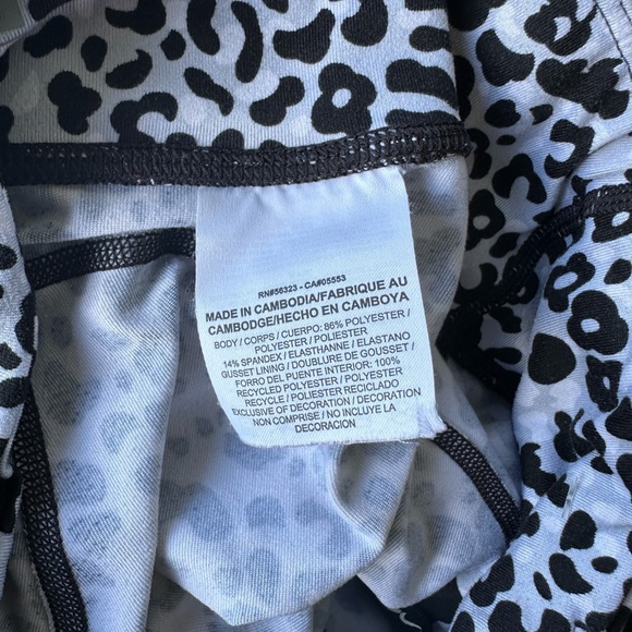 Nike Black and White Leopard Print Leggings - Picture 6 of 7